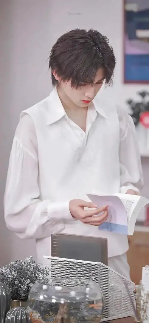 宋亚轩壁纸不定时更新