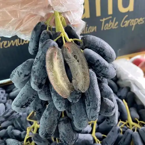 葡萄之王澳洲金手指黑提65折尝鲜无籽肉厚脆甜多汁