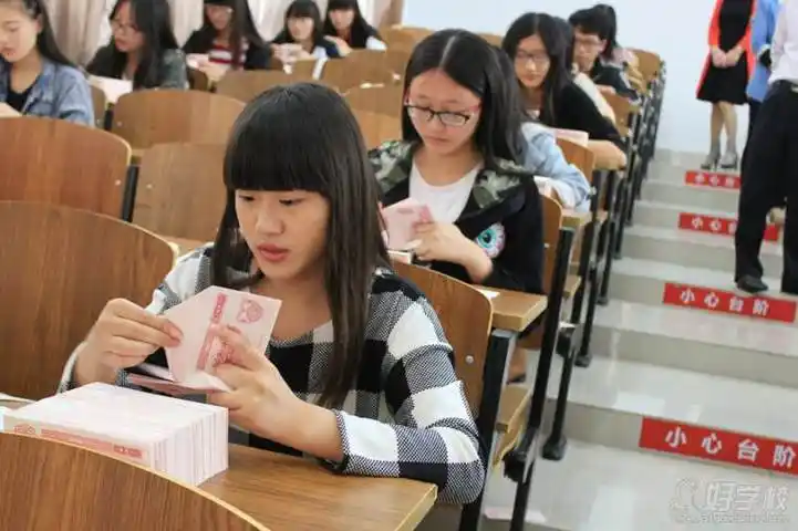 2019年长沙会计专业中技公办中专