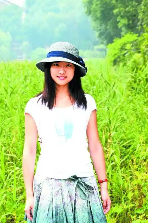 最美校花刘梦夏30岁不到成耶鲁教授男生心中的海棠女神