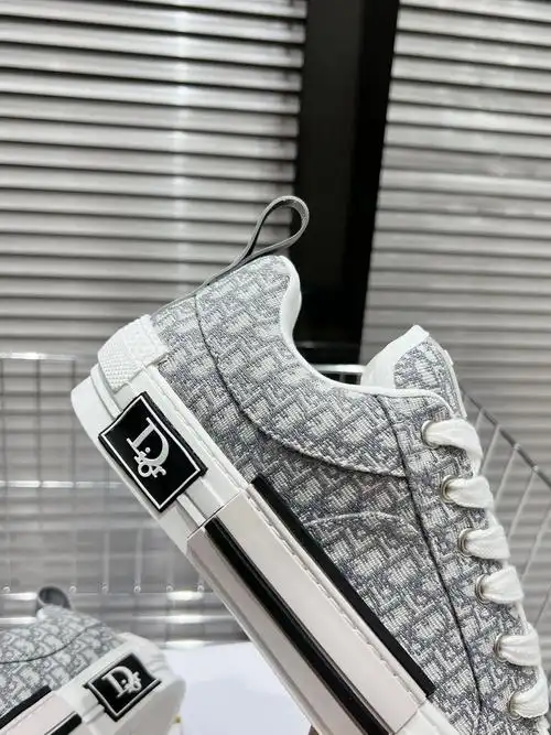 迪奥 dior b23 低帮 板鞋 oblique印花 面包 - 抖音