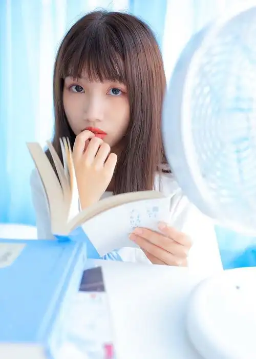 大眼睛小姐姐也太迷人了吧!清纯优雅,卖萌的样子也超有魅力!