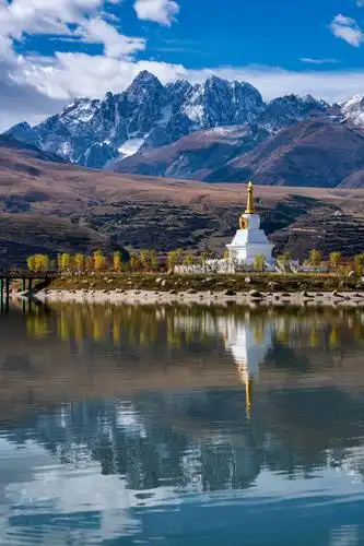 川西雅砻江上游,格萨尔王城