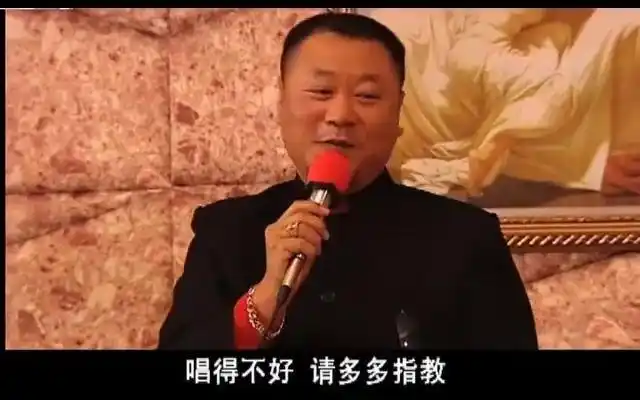 表演太像了网友表示和自己老舅唱歌一模一样彪哥ktv唱