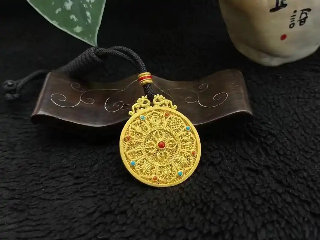 華铺黄金 .97 华铺黄金  经典花丝镶嵌佛八宝 佛八宝耳熟 - 抖音