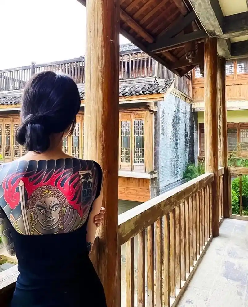 不动明王——女生满背纹身图案推荐