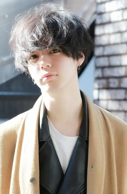 齐眉长刘海发型怎么烫好看男生修颜发型图片2