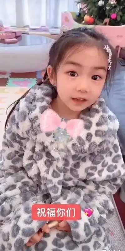 戚薇女儿lucky5岁了 5岁的她美得不敢认