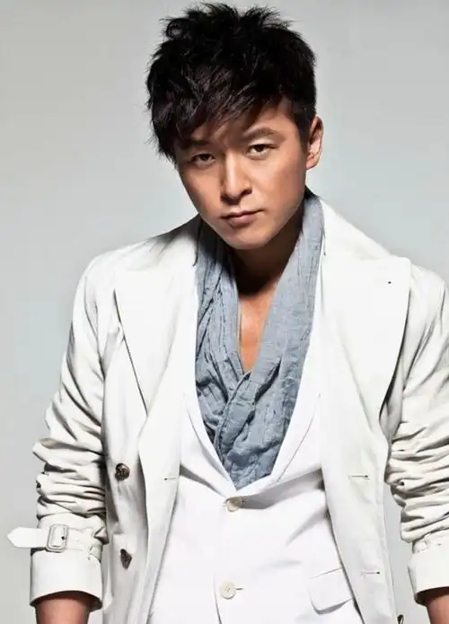 演员朱雨辰的溺爱人生和他生命中错过的2个重要女人