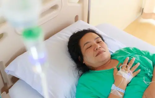 得癌症晚期的病人,信西医的,使用化疗,放射,手术的能活多久?