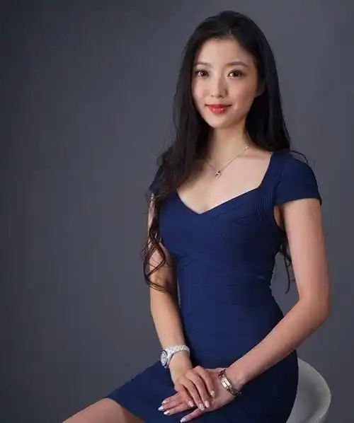 赌王曾夸她是满分女友,何猷亨前任陈可欣疑似劈腿闺蜜男友?