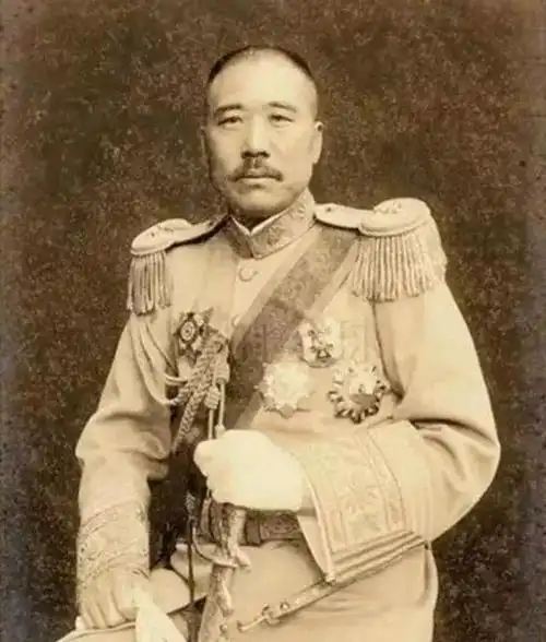 原配陪伴他22年,三房10年,二房只有一年,临死前他要与二房合葬