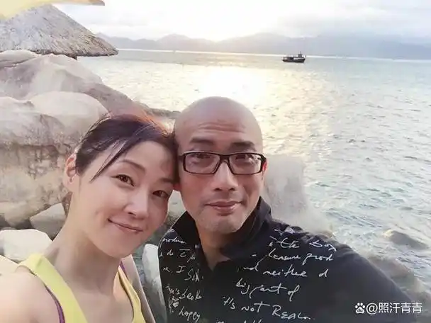 在一次偶然的场合,万绮雯与陈十三有了首次接触.