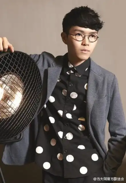 【危险世界的音乐救世主 才子型男-@方大同 】 从小就接收「世界公民