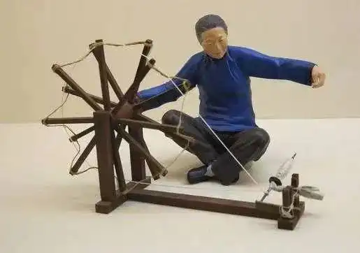 妇女用纺车纺线(示意图)