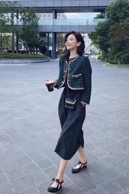 《小香风》外套连衣裙两件套上新最流行元素 街拍网红明星同款款式