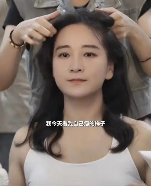 贾玲素颜照曝光脸上太瘦满脸褶子还显老