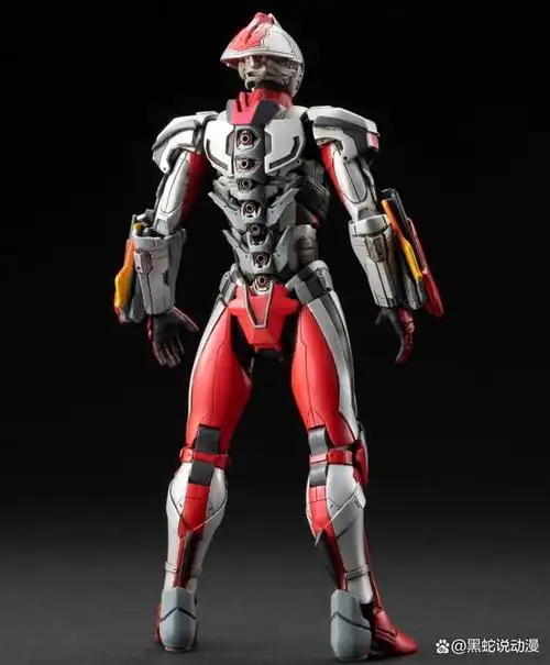 机动奥特曼全装甲设定集:超帅气的就钢铁红奈背影图与钢铁阿古茹