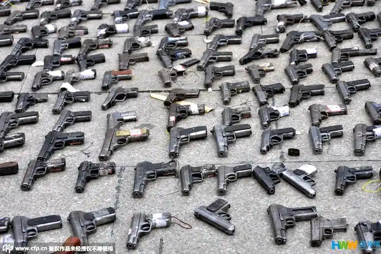 四川甘孜治爆4年收缴枪支3410只 (3/10)