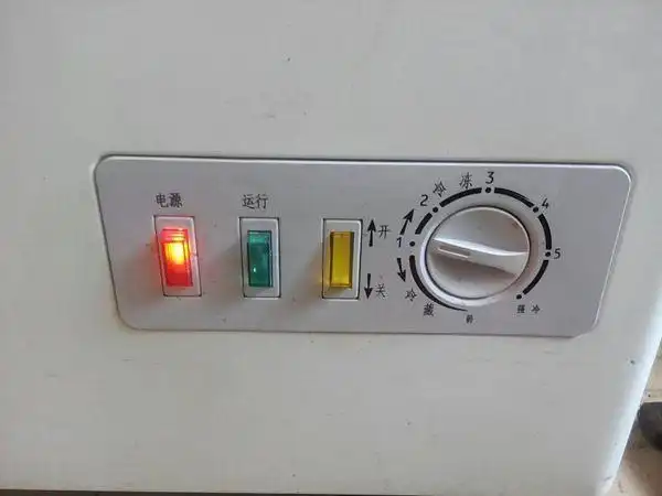 冰柜上面的开关是干什么的?_360问答