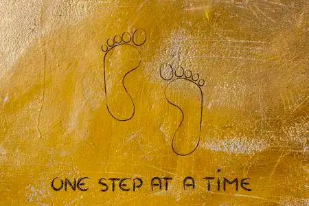 一步一个脚印前进,一步一个脚印,在一段时间 足迹设计照片