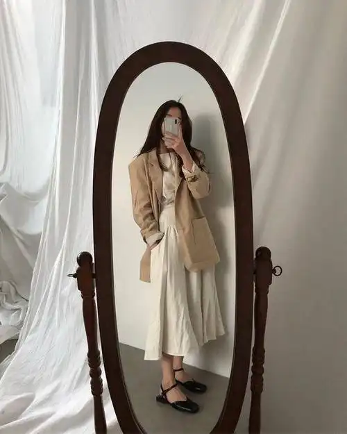 对着镜子自拍的高格调拍照技巧 可盐可甜有气质让你成为新一代的漂亮