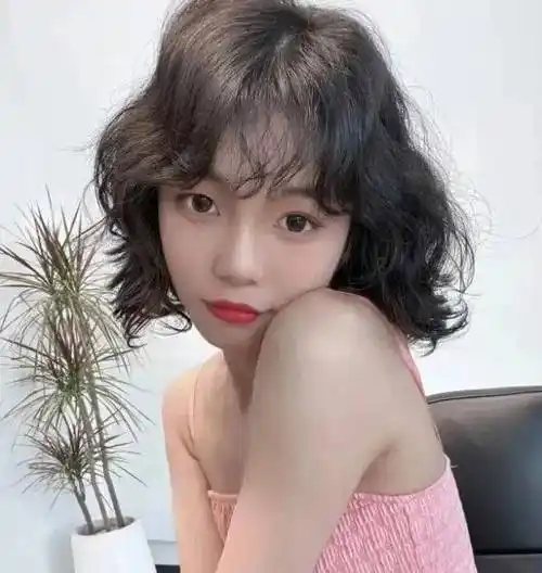 洋气俏皮的中短卷发,款款好看又时尚,分分钟提升气质,又美又潮_女生