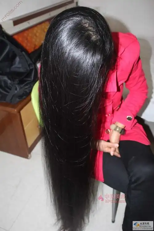 剪下红衣女子的黑亮超长发来来往往22262