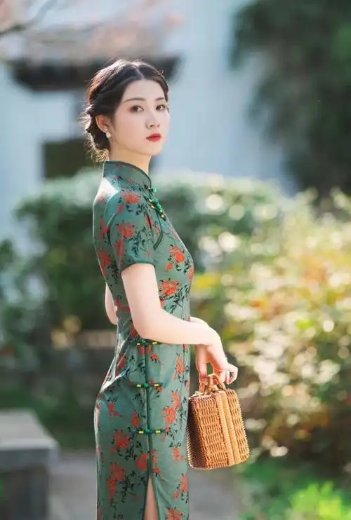 身着旗袍拍照,如何拍出优雅,知性的美?6个姿势技巧可以参考