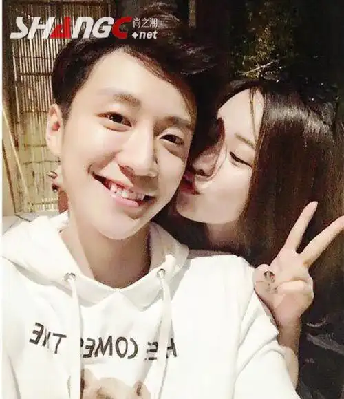 乔任梁女友李艾嘉资料背景微博揭秘 微博晒照被质疑炒作