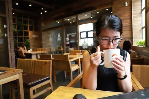 【图片5】咖啡店随拍--蜂鸟论坛照片套图