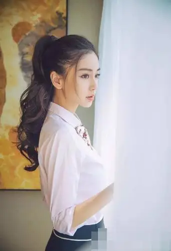 首页 玩发型 马尾辫 女生假发怎么扎马尾时尚 梳理出最为迷人的扎发图