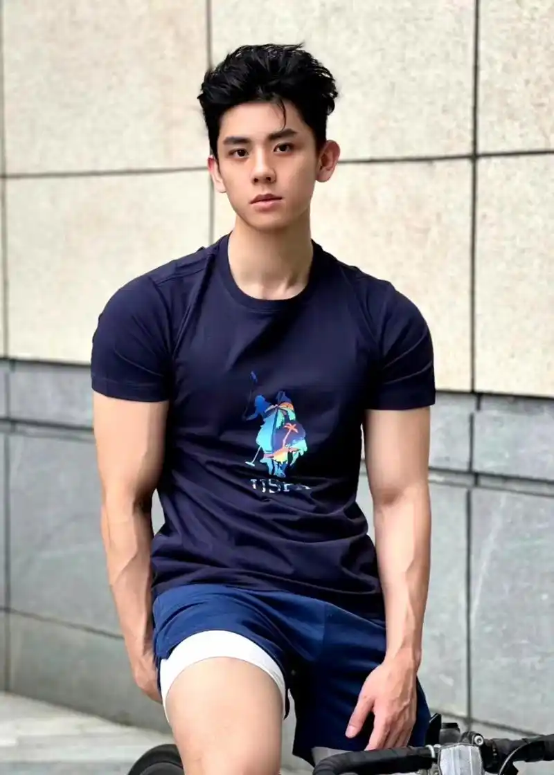 健身随手拍# 健身不仅仅是锻炼身体,更是在塑造心态,磨练意志.