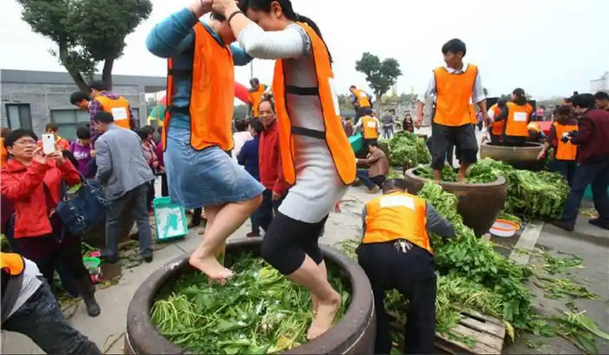 在中国有哪些食物是用脚踩出来的?