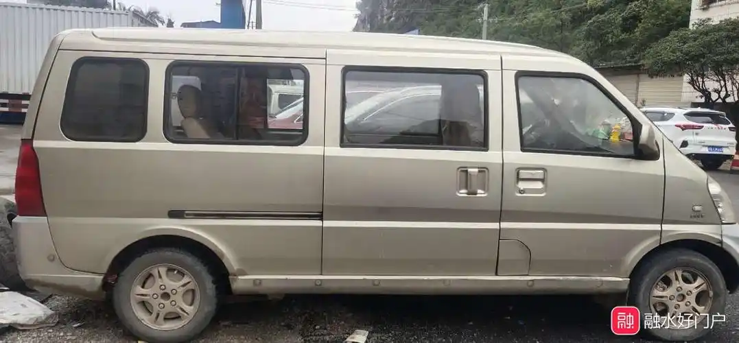 五菱荣光9座高配加长版转让