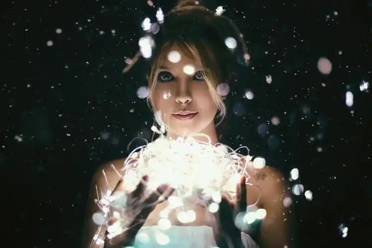 手捧星光,传递温暖