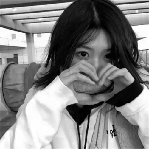 女生头像慵懒偏冷淡风黑白图片