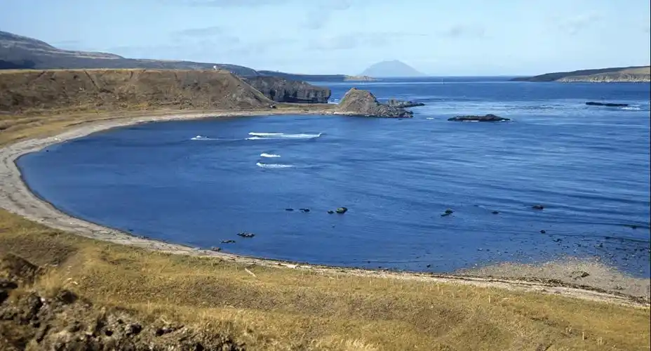 中千岛,南千岛群岛,由56个岛屿以及许多小岩礁组成,所有岛屿面积为