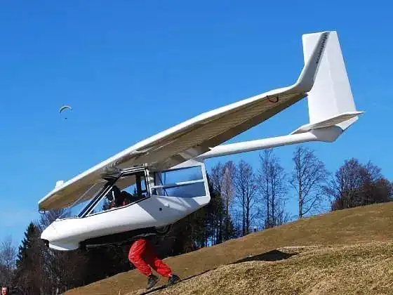 老外发明人肉滑翔机,用脚着陆刹车,太狠了 !