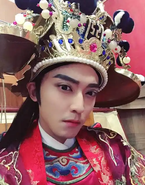 如今变这样,让人不敢认_陈威翰_显得_剧中