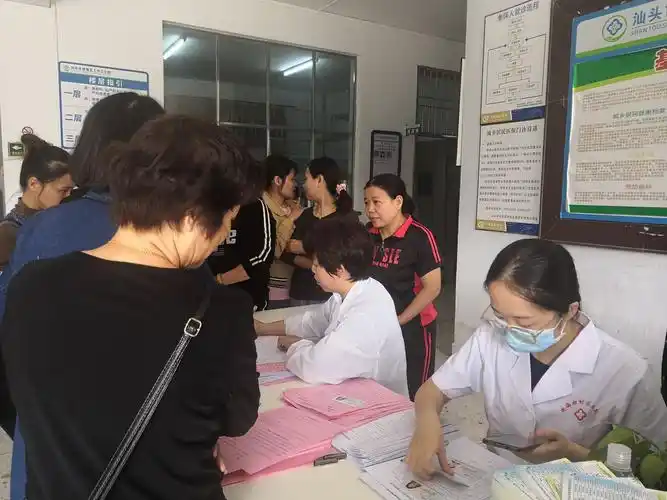 上华镇妇联开展妇女"两癌"免费筛查活动