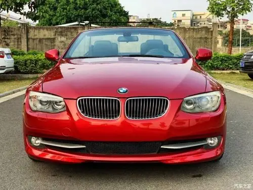 这款红色的宝马真是太炫酷了发动机性能很好后排空间大真大