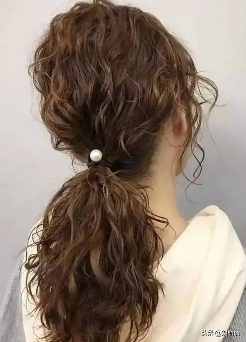 "烫小卷"扎起来更美
