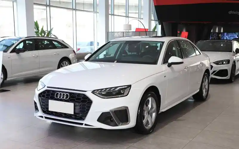 原创新款奥迪a4l入门款车型35tfsi值不值得入手看完你就明白了