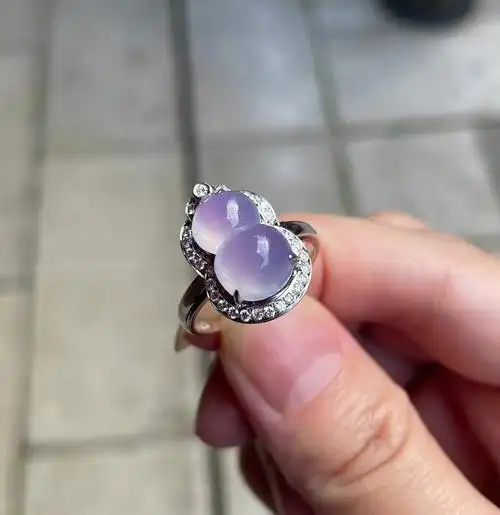 18k金镶钻石紫罗兰葫芦戒指