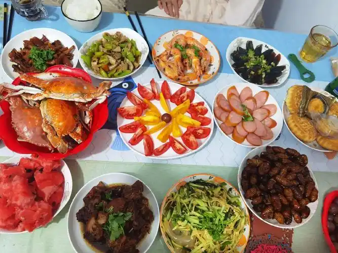 团聚时刻 #全家团圆 这个中秋,俺家男神回不来了,出门给俺 - 抖音