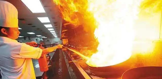 厨房如何预防起火,以及起火后怎么扑救知识分享!建议收藏转发