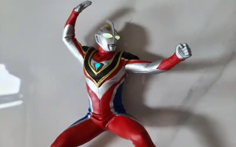 盖亚至高英雄勇像加灯效果