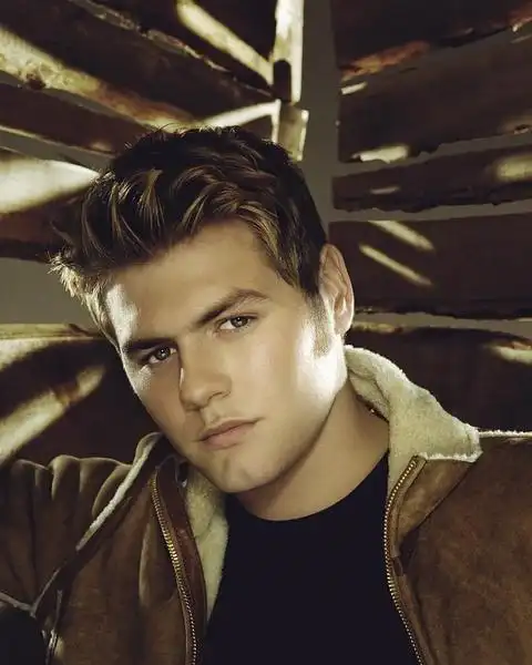 1980年4月12日生于爱尔兰,爱尔兰著名乐队西域男孩(westlife)成员之一