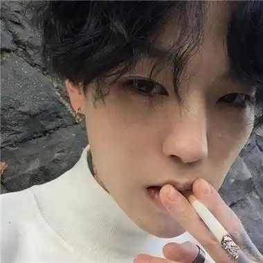 非主流男生帅气黑白抽烟头像大全